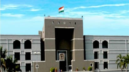 Extra marital ವಿವಾಹೇತರ ಸಂಬಂಧ ಕಾರಣ ಕರ್ತವ್ಯದಿಂದ ಪೊಲೀಸ್‌ರನ್ನು ವಜಾ ಮಾಡಲು ಸಾಧ್ಯವಿಲ್ಲ, ಹೈಕೋರ್ಟ್!