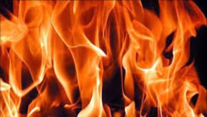 பேக்கரியில் குளிர்சாதனப் பெட்டி வெடித்து ஒருவர் பலத்த காயம்; குளிர்பான பாட்டில்கள், உணவுப் பொருள்கள் சேதம்...