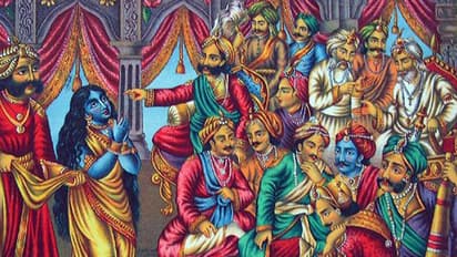 అది పెద్దల సభా కాదు, వారు పెద్దలూ కారు