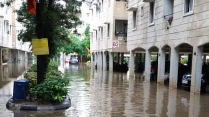 భారీ వరదలు: మంజీరానదిలో చిక్కుకున్న నలుగురు