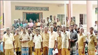 பல்வேறு கோரிக்கைகளை வலியுறுத்தி துப்புரவு பணியாளர்கள் உள்ளிருப்பு போராட்டம்...