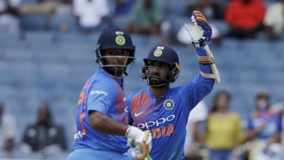 T20 World Cup ಸೆಮೀಸ್ನಲ್ಲಿ ಕಾರ್ತಿಕ್-ಪಂತ್ ಇಬ್ಬರಿಗೂ ಚಾನ್ಸ್: ಕ್ಯಾಪ್ಟನ್ ರೋಹಿತ್ ಶರ್ಮಾ ಸುಳಿವು