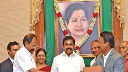 மிகச்சிறப்புன்னு மோதிரம் அனுவித்த எடப்பாடி...! இல்லை... இல்லை.. அவரோட தப்புதான்னு குற்றம் சொல்லும் அமைச்சர் தங்கமணி...!