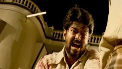 பிரம்மாண்ட மெர்சல் கட்-அவுட்... இலங்கையை மிரள வைத்த தளபதி ரசிகர்கள்!