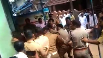ബോംബേറ് കേസില് ആര്എസ്എസ് പ്രവര്ത്തകനെ പിടിക്കാനെത്തിയ പൊലീസിനെ തടഞ്ഞു; സംഘര്ഷം