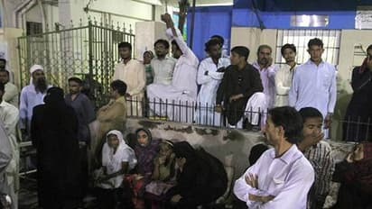 പാകിസ്ഥാനില് സൂഫി ആരാധനാലയത്തില് ചാവേര് ആക്രമണം; 72 മരണം