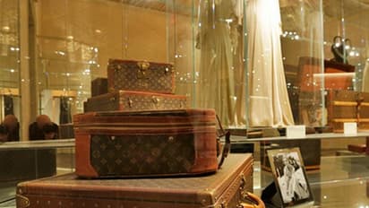 ವ್ಯಾನಿಟಿ ಬ್ಯಾಗ್ನ ಟಾಯ್ಲೆಟ್ ಬೇಕೇ: 65 ಲಕ್ಷ ರು. ಕೊಡಿ!