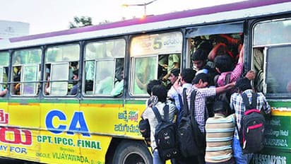 బస్సులో సీటు ఇవ్వలేదని కోర్టులో వృద్ధుడి పోరాటం