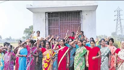 புதிதாக திறக்கப்பட இருந்த டாஸ்மாக சாராயக் கடைக்கு எதிர்ப்பு; 50-க்கும் மேற்பட்ட பெண்கள் போராட்டம்...