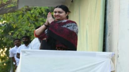 விலை போனாரா தீபா..? - அதிர்ச்சியில் தொண்டர்கள்