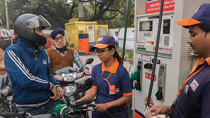 പെട്രോള് പമ്പുകളിലെ തട്ടിപ്പുകളില് നിന്നും രക്ഷപ്പെടാന് 8 എളുപ്പവഴികള്