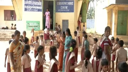 800 அரசு பள்ளிகள் மூடல்? அரசாங்கமா...? கார்ப்பரேட் கம்பெனியா? மக்கள் கண்டனம்