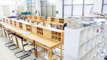 அஞ்சல் ஊழியர்கள் காலவரையற்ற வேலைநிறுத்தம்! வெறிச்சோடிய அலுவலகங்கள்; முடங்கிய தபால் சேவை...