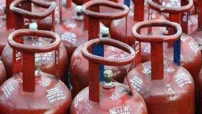 எரிவாயு சிலிண்டர் மானியம் ரத்து இல்லை - எதிர்ப்புகளால் 'ஜகா' வாங்கிய மத்திய அரசு!!