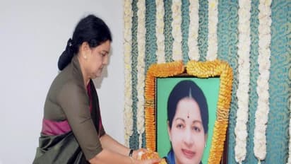 நாளை சசிகலா பிறந்த நாள்...! இன்று ஜெ.மரணம் குறித்து ”விசாரணை கமிஷன்” - டைமிங் அறிவிப்பா ?