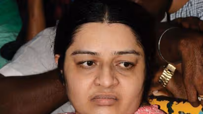 RK Nagar polls: Deepa blames Sasikala for husband floating new political party