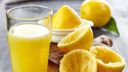 சிறுநீரக கல் பிரச்சனைக்கு தீர்வு எலுமிச்சை சாறில் இருக்காம். ஆய்வு சொல்லுது...