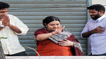 தீபா மீதான பயத்தால் உள்ளாட்சி தேர்தல் தள்ளி வைப்பு – கொக்கரிக்கும் ஆதரவாளர்கள்…!!!