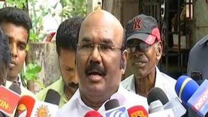 டிடிவி தினகரன் ஒரு திருடன் - போட்டு தாக்கும் ஜெயக்குமார்...!