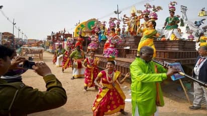டெல்லி குடியரசு தின விழாவில் கலாச்சார ஊர்வலம் - தமிழக அலங்கார வாகனத்தில் ஜல்லிக்கட்டு மாயம்…?