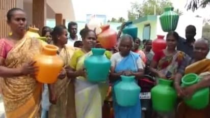 குடிநீர் கேட்டு மாநகராட்சி முற்றுகை -ஏராளமான பெண்கள் காலிக்குடங்களுடன் போராட்டம்...