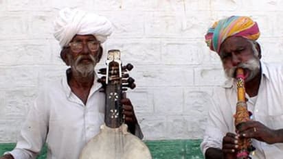 മുസ്ലിം നാടോടി ഗായകനെ കൊലപ്പെടുത്തി; പേടിച്ചരണ്ട 20 കുടുംബങ്ങൾ ഗ്രാമത്തിൽ നിന്ന് ജീവനും കൊണ്ട് ഒാടി