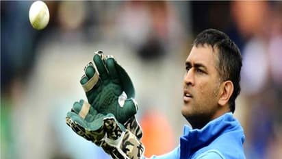 உலக சாதனை படைத்தார் டோனி...! எதில் தெரியுமா?