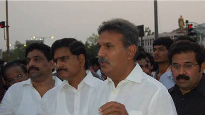 ఎవరయ్యా చిన్ని .. ఎంపీనా, ఎమ్మెల్యేనా .. చంద్రబాబు కోసమే భరిస్తున్నా : సోదరుడిపై కేశినేని నాని ఫైర్