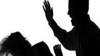 வேறொருவருடன் திருமணமா...! புதுமணப்பெண்ணை தாக்கிய காதலன் கைது...!