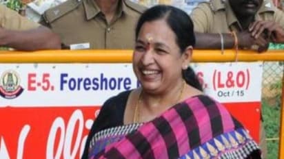 முதலமைச்சர் ஸ்டாலினை திடீரென சந்தித்து பேசிய சி.ஆர்.சரஸ்வதி..! திமுகவில் இணைகிறாரா? உண்மை காரணம் என்ன.?