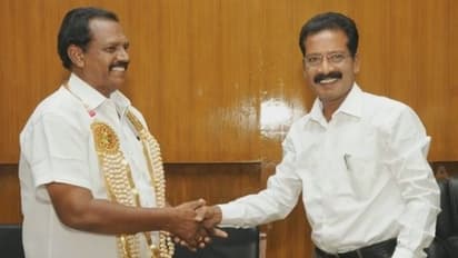 ட்ரைவராக மாறிய கலெக்டர்