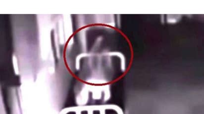 മരിച്ച യുവതിയുടെ ശരീരത്തില്‍ നിന്നും പുറത്ത് പോകുന്നത് ആത്മാവോ?