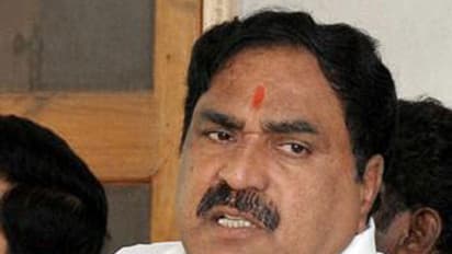 ఈటలకు మంత్రి ఎర్రబెల్లి కౌంటర్: గులాబీ జెండా బాస్ కేసీఆర్