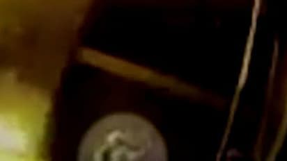 അഗ്നിബാധയ്ക്കിടെ കൈവിട്ട് പോയ കുഞ്ഞിനെ സാഹസികമായി രക്ഷപെടുത്തി അഗ്നിശമനാസേനാംഗം