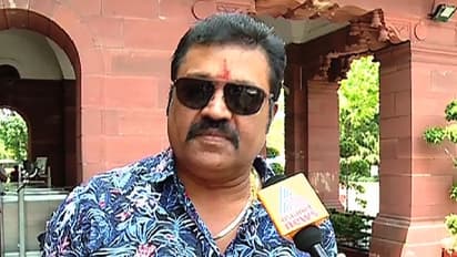 വ്യാജ വാഹന രജിസ്ട്രേഷന്; സുരേഷ് ഗോപിക്ക് ഇടക്കാലാശ്വാസം