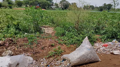 കൊടഗില്‍ അലക്ഷ്യമായി വലിച്ചെറിഞ്ഞ മാലിന്യം സഞ്ചാരികളേക്കൊണ്ട് തന്നെ നീക്കം ചെയ്യിപ്പിച്ചു