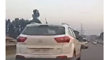 ഡ്രൈവിങ്ങിനിടെ ഫെയ്സ്ബുക്ക് ലൈവ്; കാര് മറിഞ്ഞ് മൂന്നു മരണം