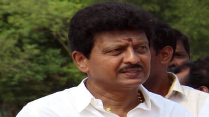 திறக்கப்பட்ட சிலை ஜெயலலிதாவின் உருவமா? எடப்பாடி அணி காமெடி பண்றாங்க! சொன்னவர் திவாகரன்...