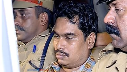 വിദ്യാര്ത്ഥികളുടെ അശ്ലീല ദൃശ്യങ്ങള് പകര്ത്തിയ ട്യൂഷന് മാസ്റ്റര് പിടിയില്