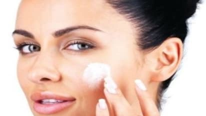 உங்களுக்குத் தெரியுமா? டூத் பேஸ்ட் கொண்டு முகப்பருவை சரி செய்யலாம்...