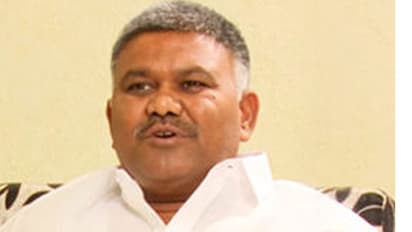 కోర్టులో ఆ ఛార్జ్షీట్ మాయం చేయించాడు.. 40 లక్షలు ఖర్చు : జేసీ ప్రభాకర్ రెడ్డిపై పెద్దారెడ్డి ఆరోపణలు