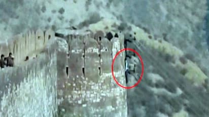 பத்மாவதிக்கு கடும் எதிர்ப்பு! பாறையில் எழுதி வைத்துவிட்டு உயிரை மாய்த்துக் கொண்ட வாலிபர்