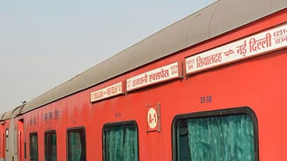 Rajdhani Express : തൃശ്ശൂരില്‍ രാജധാനി എക്സ്പ്രസിന് നേരെ കല്ലേറ്;2 ചില്ലുകൾ തകർന്നു,ആര്‍പിഎഫ് അന്വേഷണം തുടങ്ങി