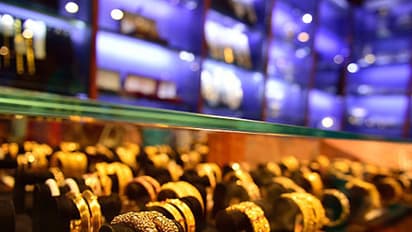 Gold and Silver Price: ಚಿನ್ನದ ದರದಲ್ಲಿ ದಾಖಲೆಯ ಇಳಿಕೆ, ಬೆಳ್ಳಿಯೂ ಅಗ್ಗ!