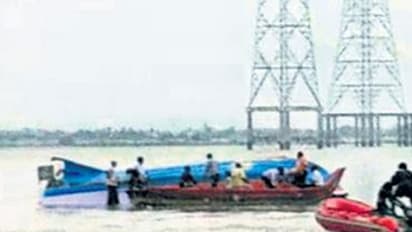 బోటు ప్రమాదంలొ 17 మంది మృతి