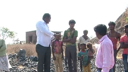 ಹೊಟ್ಟೆ ತುಂಬಿಕೊಳ್ಳಲು ಬಡವರ ಬಡಿದಾಟ: ಇವರ ಅಸಹಾಯಕತೆಯೇ ಇವನ ಬಂಡವಾಳ