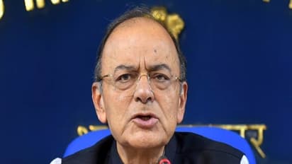 முதல்ல வரியை ஒழுங்கா கட்டுங்க….. அது வரைக்கும் பெட்ரோல், டீசல் விலையெல்லாம் குறைக்க முடியாது !! இவருதான் அப்படி அடித்துச் சொல்றாரு ….