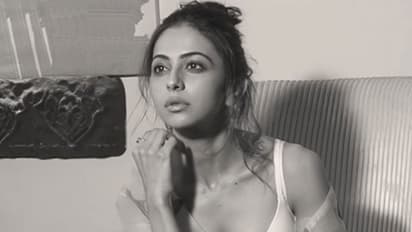 సెగలు పుట్టిస్తున్న రకుల్ బికినీ షూట్ వీడియో..