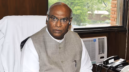 ಮಲ್ಲಿಕಾರ್ಜುನ ಖರ್ಗೆ ವಿರುದ್ಧ 50 ಸಾವಿರ ಕೋಟಿ ರೂ ಅಕ್ರಮ ಆಸ್ತಿ ಆರೋಪ; ಲೋಕಾಯುಕ್ತಕ್ಕೆ ದೂರು!