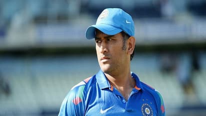 கோலி, ரோஹித்தை விடுங்க.. புவனேஷ்வர் குமார், பும்ராவை விட தரம் குறைக்கப்பட்ட தோனி!! ரசிகர்கள் கொந்தளிப்பு